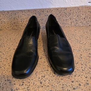 Naturalizer Black Flats Sleek Minimalist Design